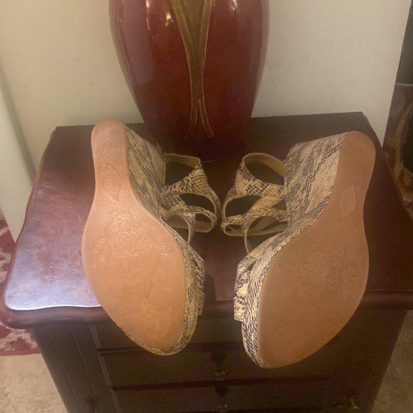 Beautiful Boc 4 Inch Animal Print Wedge Heels - Picture 4 of 6